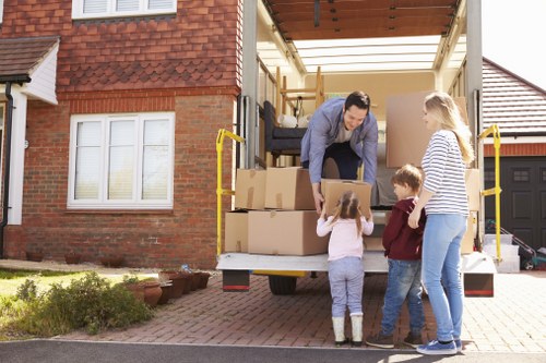 Man and van removals helping a move in Kew residential streets