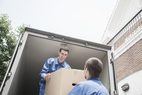 Local moving team handling access and parking in Kew